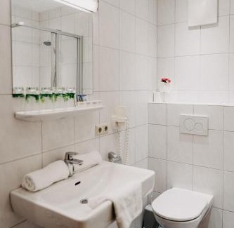 Zedlitzdorf Hotel | Welcoming Gasthof Wunder: Pet-Friendly Stay with Breakfast