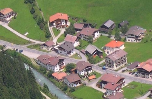 Sankt Leonhard im Pitztal House | Discover Gasthof zur Einkehr: Pet-Friendly Getaway