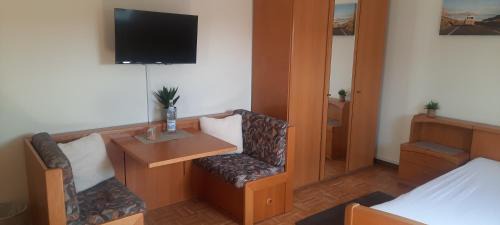 Ortsmitte House | Cozy Gasthof zum Österntor: Breakfast Included, 8/10 Rated