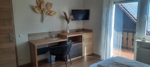 Ortsmitte House | Cozy Gasthof zum Österntor: Breakfast Included, 8/10 Rated