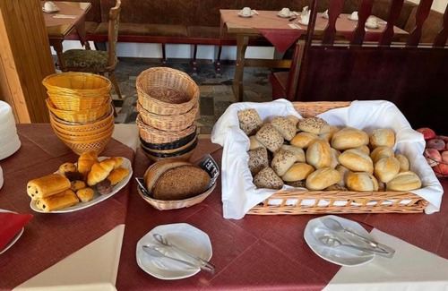 Gernrode Hotel | Pet-Friendly Getaway at Gasthof zum Bären with Breakfast