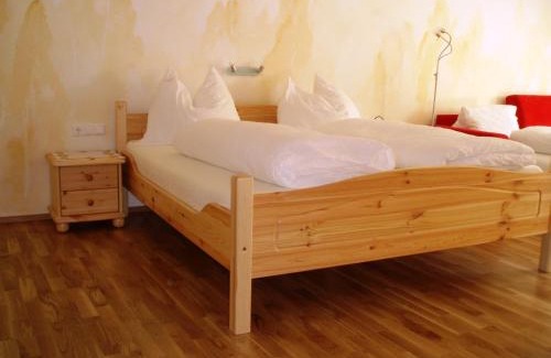 Muhldorf Hotel | Guest Rated 9/10 at Gasthof zum Goldenen Rössl with Ocean View