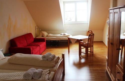 Muhldorf Hotel | Guest Rated 9/10 at Gasthof zum Goldenen Rössl with Ocean View