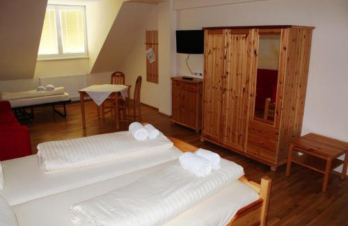 Muhldorf Hotel | Guest Rated 9/10 at Gasthof zum Goldenen Rössl with Ocean View