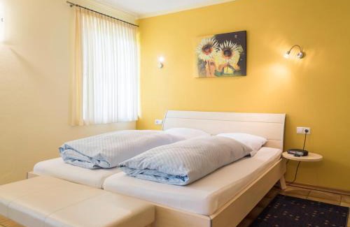 Goppertsweiler House | Discover Gasthof zum Hirsch: Pet-Friendly with Breakfast