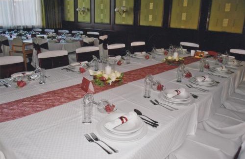 Lackenbach Hotel | Discover Gasthof zum Schilling: Poolside Oceanfront Retreat