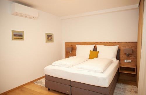 Lackenbach Hotel | Discover Gasthof zum Schilling: Poolside Oceanfront Retreat