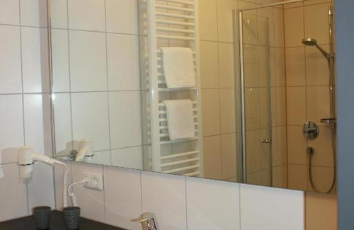 Kleinostheim Hotel | Cozy Gasthof Zum Schwanen: Family-Friendly & Accessible Stay