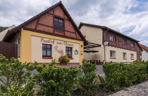 Raddusch House | Cozy Gasthof zum Slawen: Hot Tub and Family-Friendly Stay