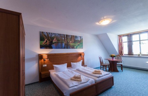 Raddusch House | Cozy Gasthof zum Slawen: Hot Tub and Family-Friendly Stay