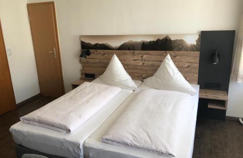 Zell im Fichtelgebirge House | Cozy Gasthof zum Waldstein: Pet-Friendly Retreat Awaits