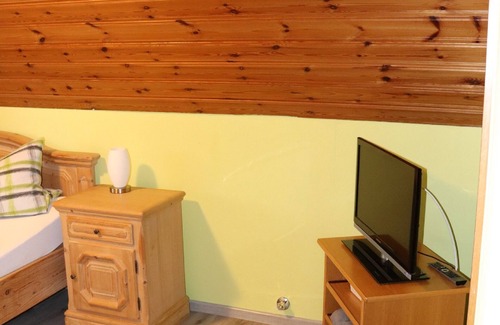 Windelsbach House | Discover Gasthof Zur Altmühlquelle: Family-Friendly Retreat