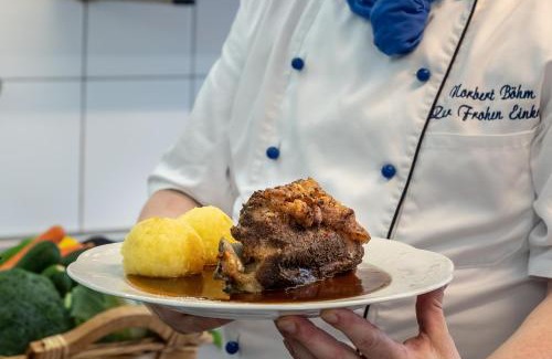Reichardsroth Hotel | Discover Gasthof Zur frohen Einkehr: Pet-Friendly Retreat