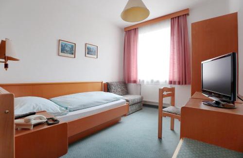 Neuhofen an der Ybbs Hotel | Discover Gasthof Zur Linde: Family-Friendly Retreat
