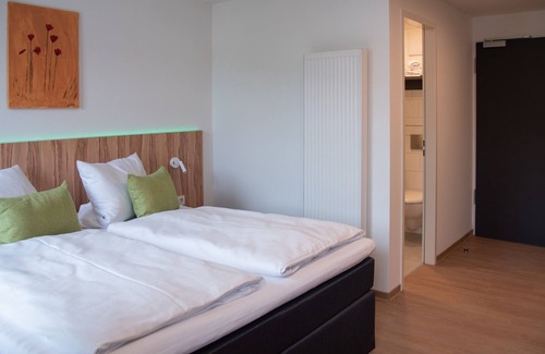Lalling Hotel | Cozy Gasthof zur Post: Family-Friendly with Breakfast Included