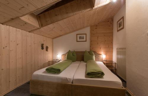 Pettneu am Arlberg Hotel | Guest Rated: Gasthof zur Traube with Pool & Pet-Friendly Stays