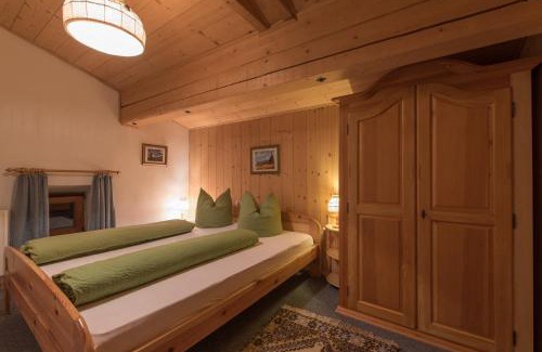 Pettneu am Arlberg Hotel | Guest Rated: Gasthof zur Traube with Pool & Pet-Friendly Stays