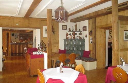 Pettneu am Arlberg Hotel | Guest Rated: Gasthof zur Traube with Pool & Pet-Friendly Stays