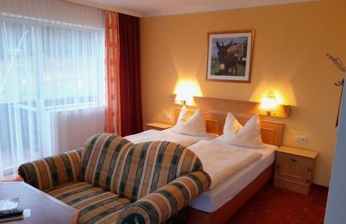 Attersee Hotel | Experience Gasthofladen Schneeweiss: Rated 9/10 with Pool