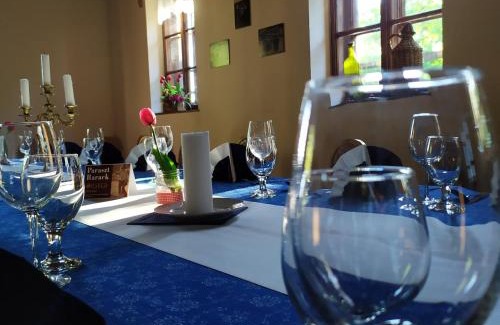 Paty Hotel | Pet-Friendly Gastland M1 Hotel with Breakfast & Hot Tub