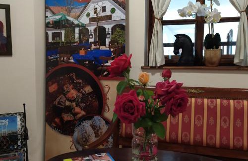 Paty Hotel | Pet-Friendly Gastland M1 Hotel with Breakfast & Hot Tub