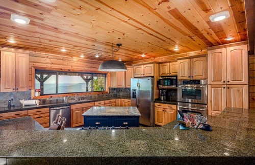 Vendor House | Gaston’s View: Guest Rated 10/10 with Pool & Spa Amenities