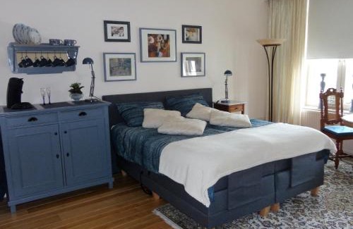 Valkenburg aan de Geul House | Cozy Gastsuite in Valkenburg with Kitchen Amenities