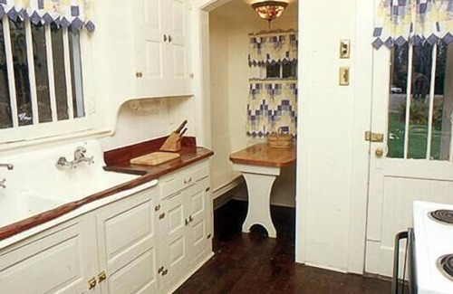 Meacham Cottage | Pet-Friendly Gate Cottage: Family-Friendly with Breakfast