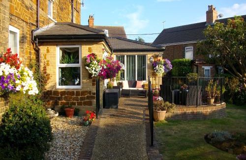 Hunstanton House | Premier Ocean View at Gate Lodge Guest House - 10/10 Rated
