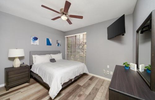 Astrodome Apartment | Gated 2BR Townhouse, Pool & Patio, Near Museums