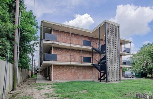 Highlands - Perkins Condo | Inviting 3 Bedroom Condo with Pool Near LSU's Northgate