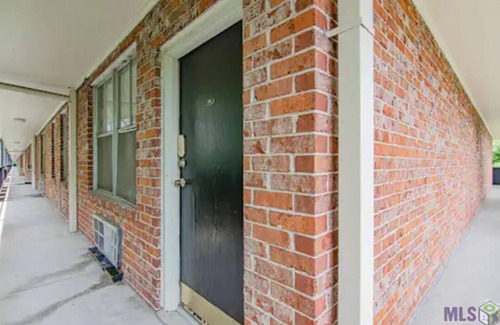 Highlands - Perkins Condo | Inviting 3 Bedroom Condo with Pool Near LSU's Northgate