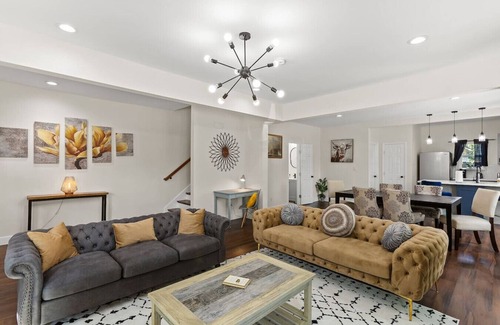 South Central Houston House | Top-Rated 3BR Retreat near U of H & Medical Center