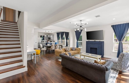 South Central Houston House | Top-Rated 3BR Retreat near U of H & Medical Center