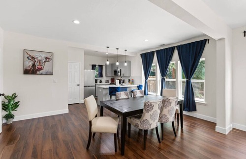 South Central Houston House | Top-Rated 3BR Retreat near U of H & Medical Center
