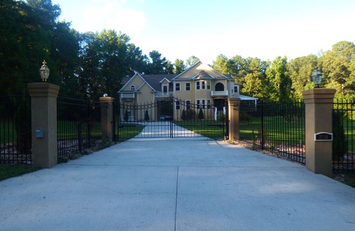 Stone Mountain House | Gated 5BR/4.5BA House with Internet and Family Amenities