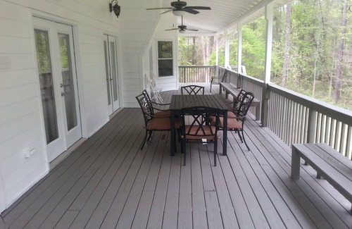 Stone Mountain House | Gated 5BR/4.5BA House with Internet and Family Amenities