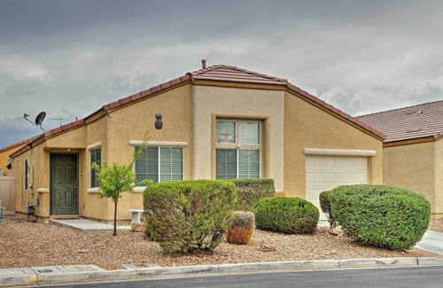 Sunrise Manor House | Escape to Las Vegas: Cozy Retreat with Spa & Porch