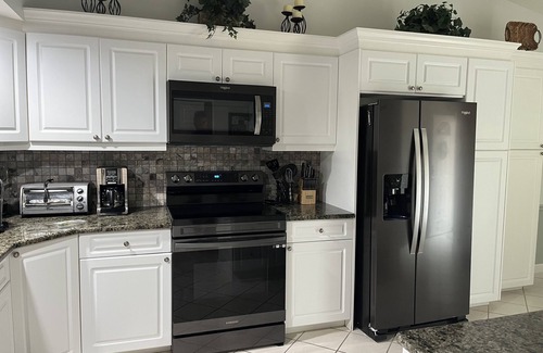 Naples Condo | Idyllic Retreat with Pool, Ocean View & Tennis Access