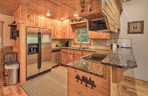 Sparta Cabin | Tranquil Sparta Cabin with Pool & Spa Access Awaits!