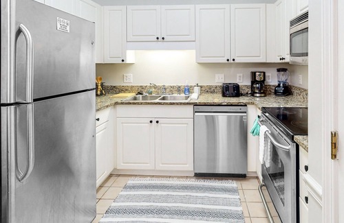 Vaught Condo | Gated Condo with Pool, Tennis & Beach Access - 10/10 Rated