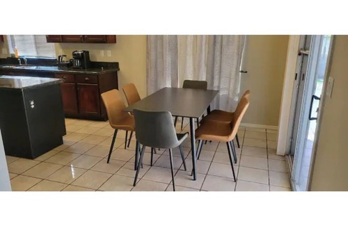 Maryvale House | Family-Friendly Retreat with 3 Beds Near Event Venues