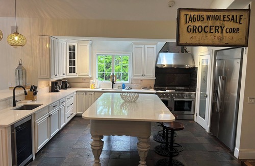 Middletown House | Ideal Gated Home Near Beaches with Oceanfront Pool & Spa