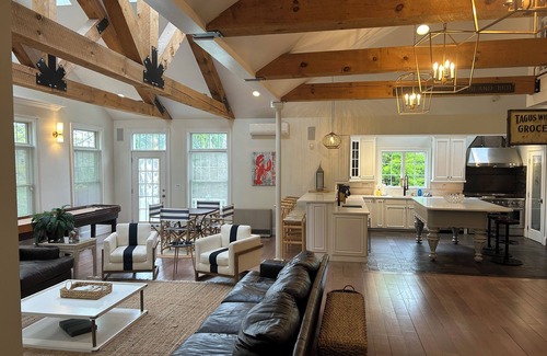 Middletown House | Ideal Gated Home Near Beaches with Oceanfront Pool & Spa