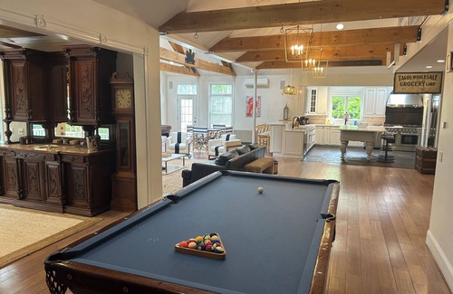Middletown House | Ideal Gated Home Near Beaches with Oceanfront Pool & Spa