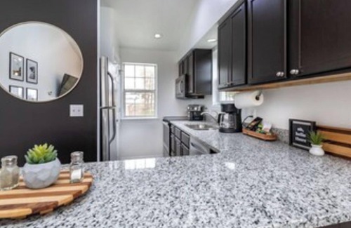 Branson Condo | Elegant Mid-Century Condo Steps from Golf & Pools