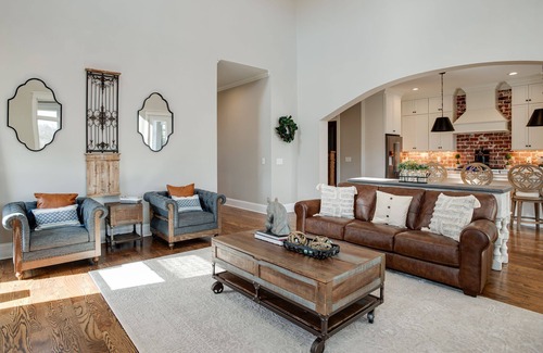 Thompson's Station House | Private Estate with Pool and Hilltop Views, Rated 10/10