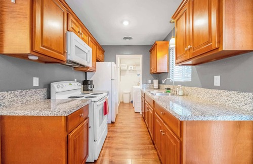 Visalia Apartment | Ideal Getaway: Relax Near Hospital and Downtown Gates
