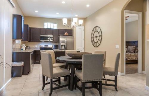 Mesa House | Inviting Townhouse with Heated Pool & Hot Tub Near US60
