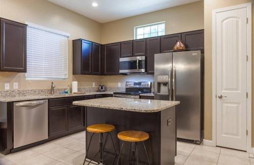 Mesa House | Inviting Townhouse with Heated Pool & Hot Tub Near US60